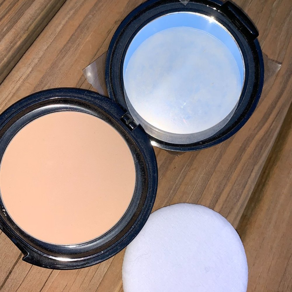 OSP Cosmetics Photochromatic Pressed Powder